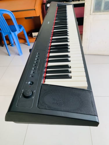 Digital Piano  Yamaha NP-31.    76key