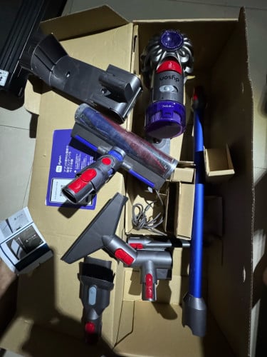 Dyson V8 slim the lastest model with stronger battery