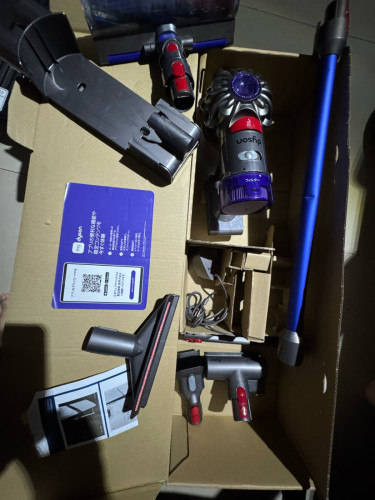Dyson V8 slim the lastest model with stronger battery