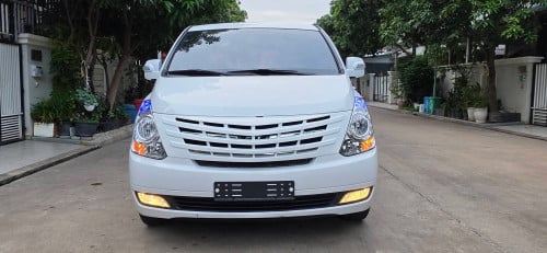 Grand Starex VGT 2015