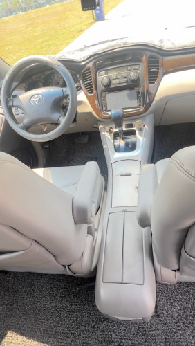 Highlander V4 ប៉ុង1 ឆ្នាំ2003 ពណ៍ទឹកប្រាក់