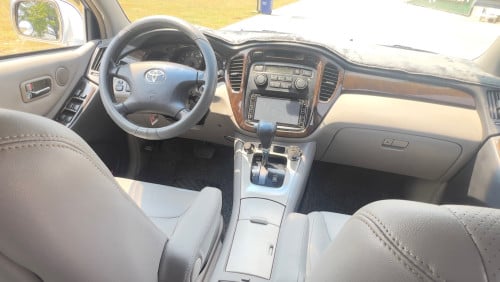 Highlander V4 ប៉ុង1 ឆ្នាំ2003 ពណ៍ទឹកប្រាក់