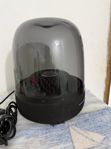 HK Aura 4