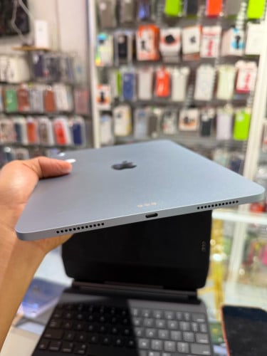 iPad Ari M3 11inch 256GB WiFi  Look like new