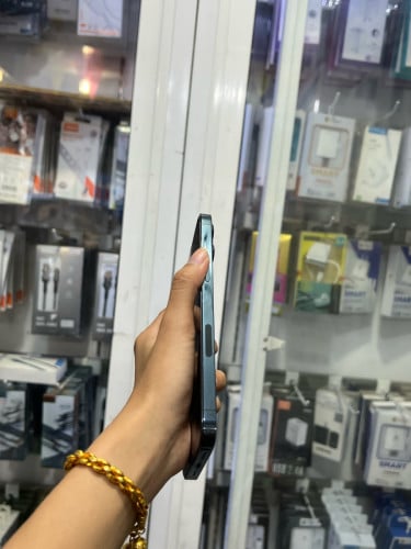 iPhone 12pro max 🍏 ពណ៌ខៀវ 128GB  LLA  Battery 95% 🔋 តួស្អាត 99% សំណុំហ្សីន អត់ជាប់អី(ធានា1ខែ)