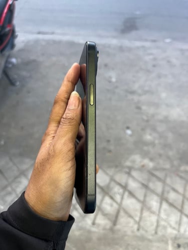 iPhone 15(អត់ស្កេន)