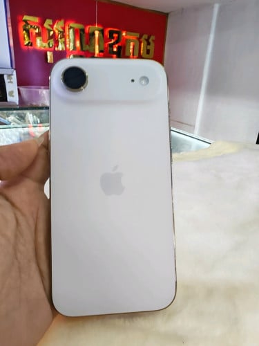 iPhone 17Air 256G ពណ៍មាស សាកថ្ម50ដង  ថ្ម100% ស្អាតដូចថ្មី 99%