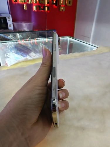 iPhone 17Air 256G ពណ៍មាស សាកថ្ម50ដង  ថ្ម100% ស្អាតដូចថ្មី 99%