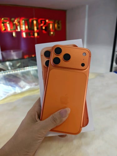 iPhone 17pro max 256G sim2 សាកថ្ម38ដង ថ្ម100% ស្អាតដូចថ្មី 99%
