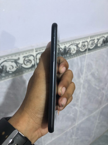 Iphone SE2 Lla 64G សុំនុំសុីន មានស្កេន ថ្ម77%