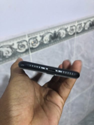 Iphone SE2 Lla 64G សុំនុំសុីន មានស្កេន ថ្ម77%