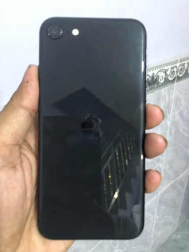 Iphone SE2 Lla 64G សុំនុំសុីន មានស្កេន ថ្ម77%