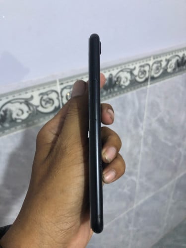 Iphone SE2 Lla 64G សុំនុំសុីន មានស្កេន ថ្ម77%