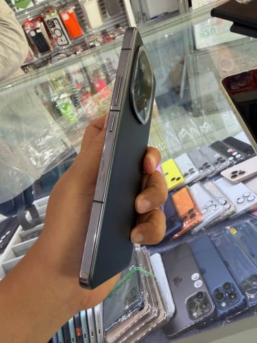 iQOO 13 1TGB Ram 16G+16  ( Look like new)