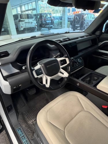 Land Rover Defender 2023