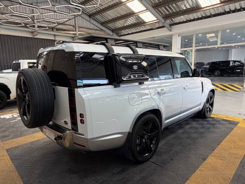 Land Rover Defender 2023