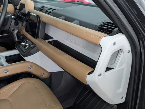 Land Rover Defender 2025