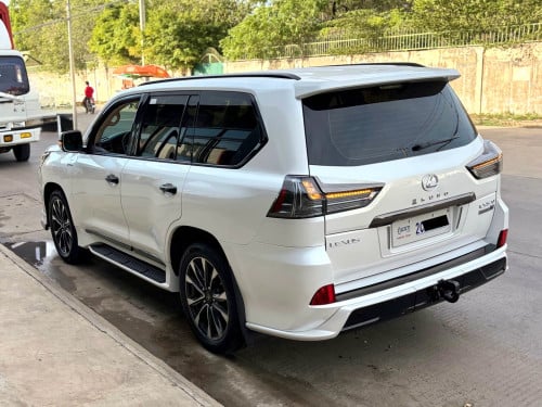Lexus LX570 2021