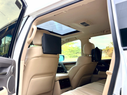 Lexus LX570 2021