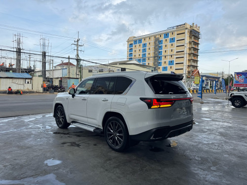 Lexus Lx600 F-Sport 2022 Full Options  ទ្វារបុឺតអូតូ 4 ទ្វារ 2 keys ម៉ាស៊ីន : V6 3.5L Twin Turbo