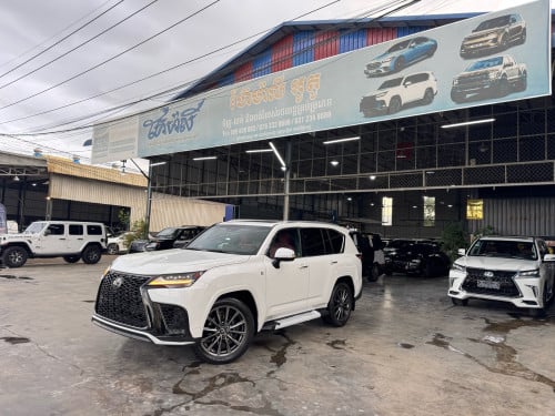 Lexus Lx600 F-Sport 2022 Full Options  ទ្វារបុឺតអូតូ 4 ទ្វារ 2 keys ម៉ាស៊ីន : V6 3.5L Twin Turbo