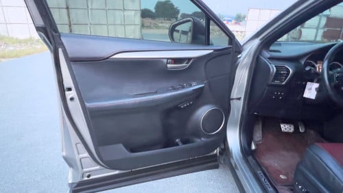 Lexus NX 200t F-sport full option ឆ្នាំ2015 ប៉ុង2 ប៊ូតុង5 ពណ៍ទីតានៀម