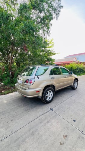 Lexus RX 300 Coach Edition ឆ្នាំ02 ប៉ុង1 ធានាឡានមូល សាច់ដែកខ្ចី
