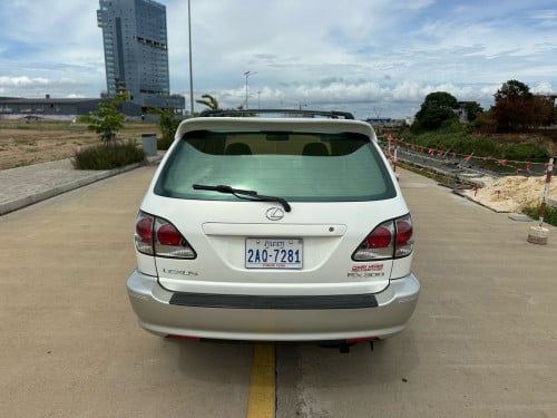 LEXUS RX300 ឆ្នាំ 02 ប៉ុង2