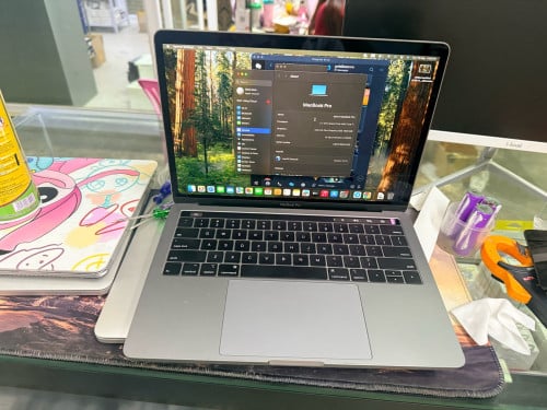 MacBook 2018 A1989