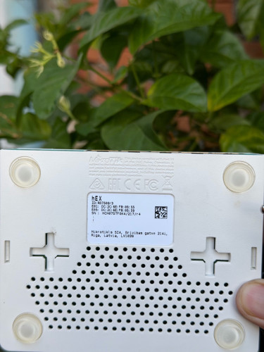 Mikrotik hEX RB750Gr3 second hand
