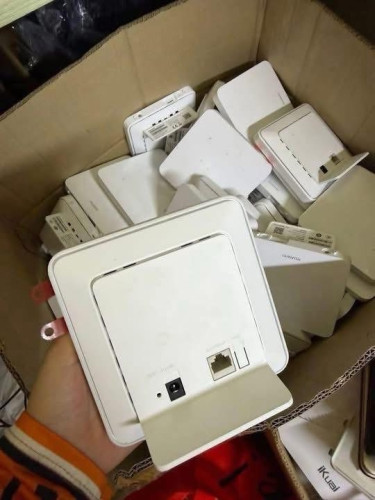 Modem WiFi Brand Huawei មួយទឹកប្រើសុីមបានគ្រប់សុីម បានគ្រប់សុីម មានការធានា1ខែ ពេញបងៗ