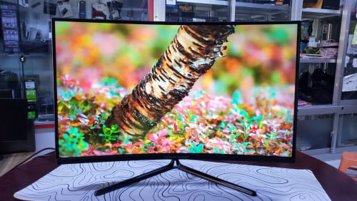 Monitor 32 inch 4K 60Hz UHD R1500 Curved 99% sRGB រូបភាពច្បាស់ល្អ នៅស្អាត
