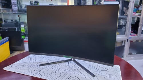Monitor 32 inch 4K 60Hz UHD R1500 Curved 99% sRGB រូបភាពច្បាស់ល្អ នៅស្អាត