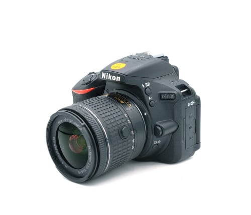 NIKON D5600 KIT 18-55mm F/3.5-5.6G VR