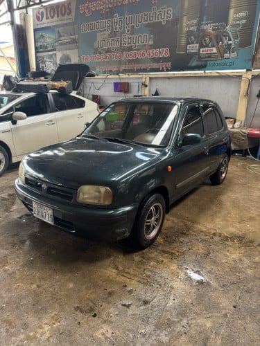 Nissan ចង្កូតឆ្វេង