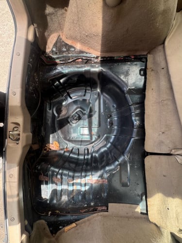 Nissan ចង្កូតឆ្វេង