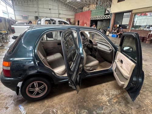 Nissan ចង្កូតឆ្វេង