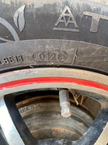 Nissan ចង្កូតឆ្វេង