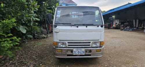 Nissan 2001