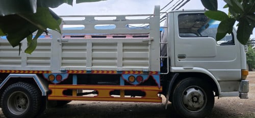 Nissan 2001