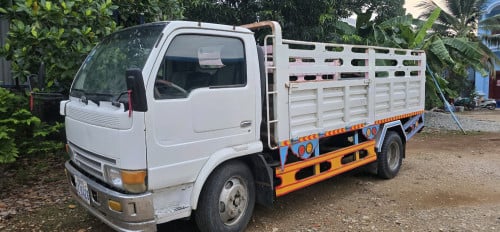 Nissan 2001