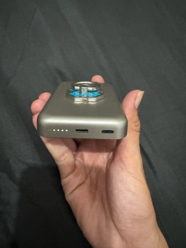 power bank Wireless charge នៅស្អាតល្អទាំងអ ស់ទិញមកមិនសូវដែលប្រើ