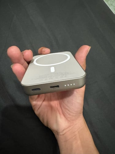 power bank Wireless charge នៅស្អាតល្អទាំងអ ស់ទិញមកមិនសូវដែលប្រើ