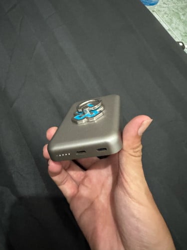 power bank Wireless charge នៅស្អាតល្អទាំងអ ស់ទិញមកមិនសូវដែលប្រើ
