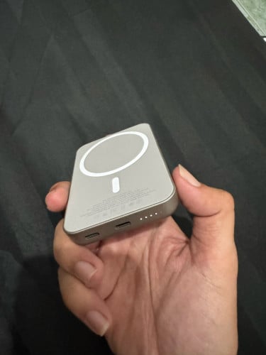 power bank Wireless charge នៅស្អាតល្អទាំងអ ស់ទិញមកមិនសូវដែលប្រើ