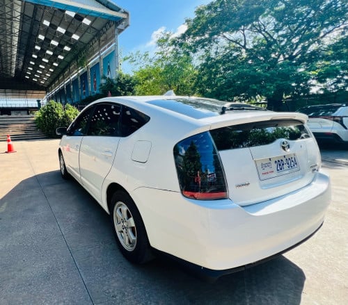Prius 05 full option ធានាឡានស្អាត អត់បុក ប៉ះ កញ្ជក់សុីន១ជុំ