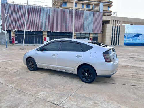 Prius 2004 hf ឡានថ្មី