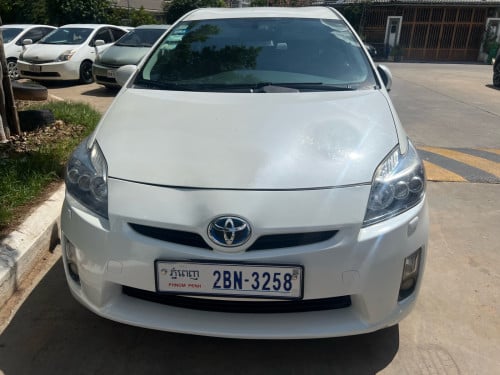 Prius 2010 with FULL INSURANCE