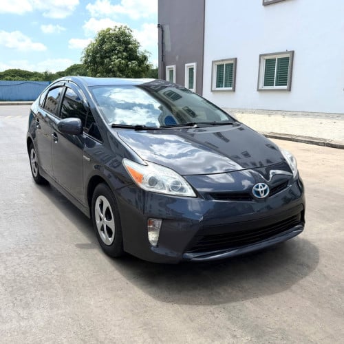 Prius 2012 option 4 ពណ៌ប្រផេះ