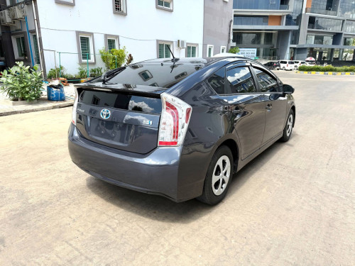 Prius 2012 option 4 ពណ៌ប្រផេះ